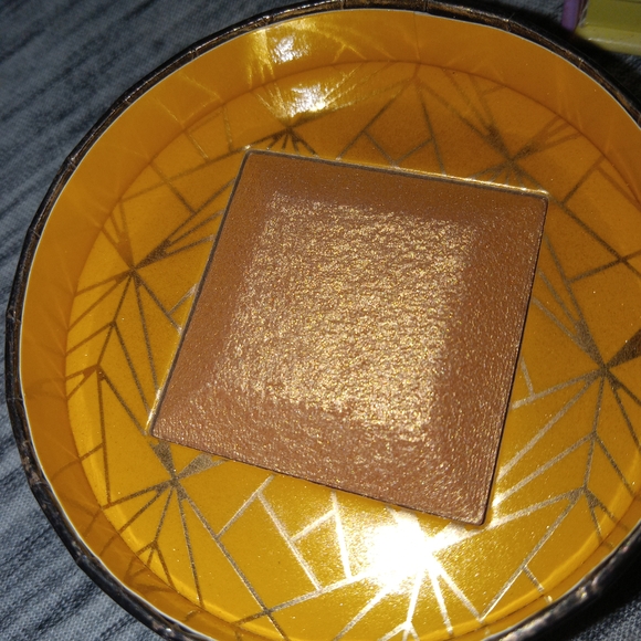 Brand New golden Highlighter - Picture 1 of 3